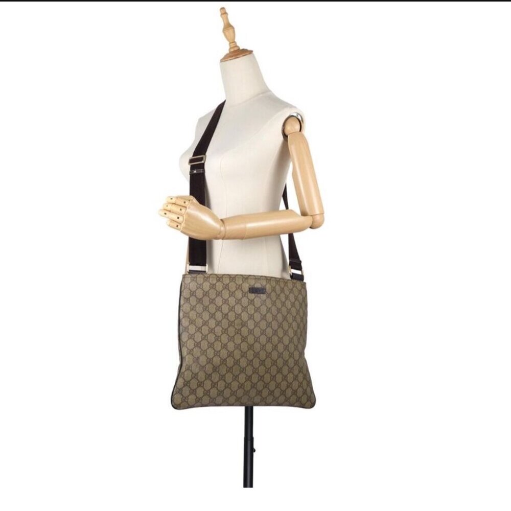 Authentic Gucci Supreme Leather Trim Flat Messenger 
/Crossbody Bag